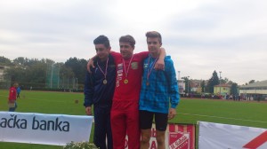 .......i na postolju