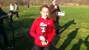 Matea Parlov s peharom za drugo mjesto kod seniorki na 4000m