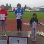 Sara i Klara Preiss na pobjedničkom postolju na 600m