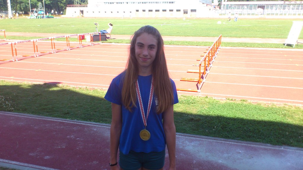 Andrea Carin, zlato na preponama i srebro na 4x200m