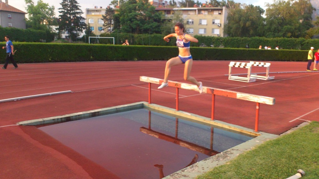 Maja Marija na vodenoj zapreci