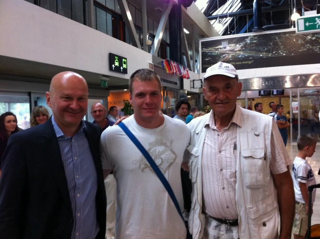 image-2f22f350e4346cbeab90c6345c56e2e1481fa0ef26b74dc40447ed38e8fc4e91-V