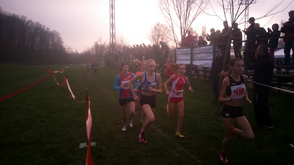 Paola Horvat u utrci kadetkinja na 2000m