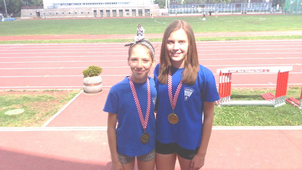 Dvije medalje, zlato i bronca, Petra i Natalija