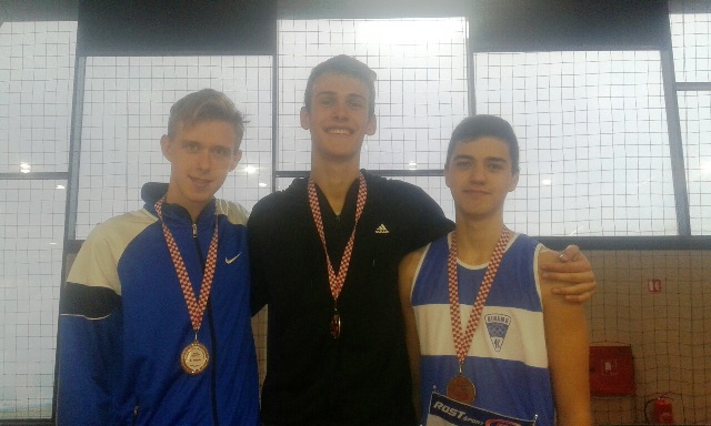 image-aa1f900553a6a4a79d07d77e7eb26e32fc602f56dc08c904a0cd1980d333c93e-V